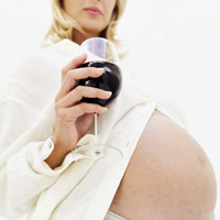 Alcoolismo ligado à gravidez precoce