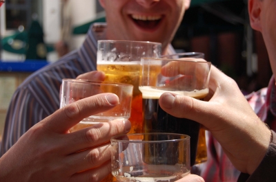 Consumo excessivo e frequente de álcool na faculdade pode causar doenças cardíacas