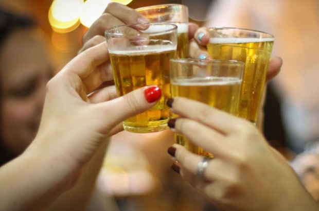 4 mitos sobre o alcoolismo que você precisa conhecer