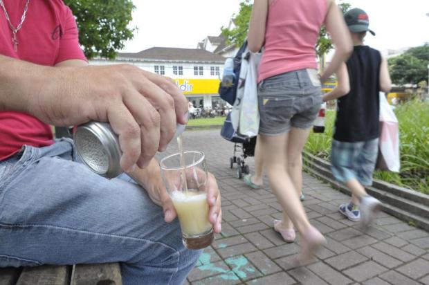 Cascavel (PR) cria lei que proíbe o consumo de álcool em locais públicos