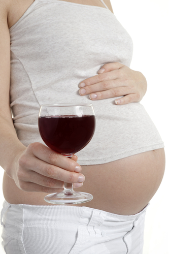 Crianças são afetadas por uso de álcool antes do nascimento