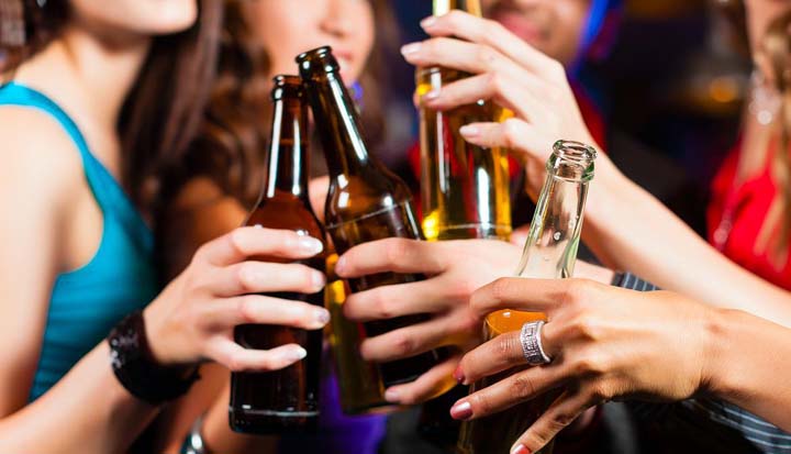 Álcool em excesso na adolescência pode afetar futuras gerações, diz estudo